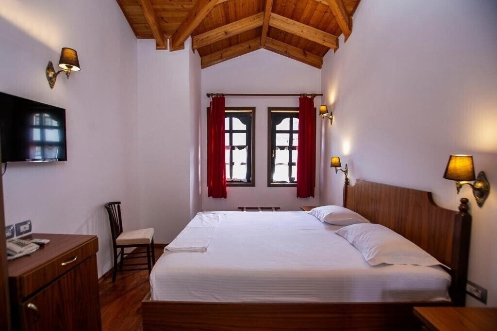 Апартаменты Hotel Onufri Berat (ex. Onufri Hotel & Restaurant, Hotel Onufri) 4*