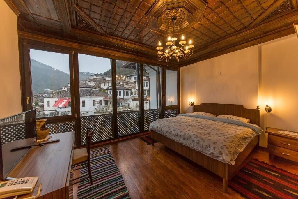 Панорама Hotel Onufri Berat (ex. Onufri Hotel & Restaurant, Hotel Onufri) 4*