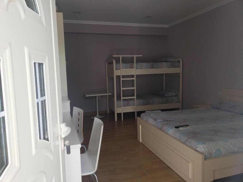 Территория Hotel Fitimi апартаменты