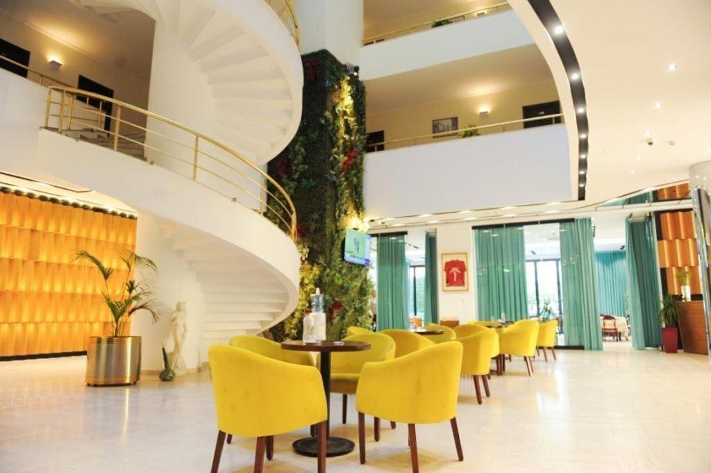 Панорама Leonardo Hotel 4*