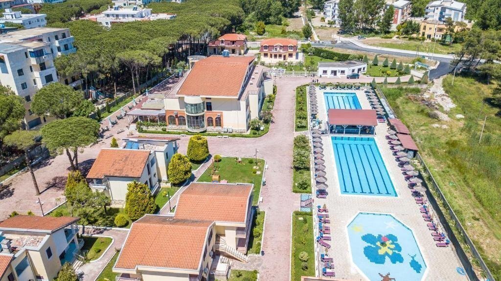 Отель Kolaveri Resort 3*