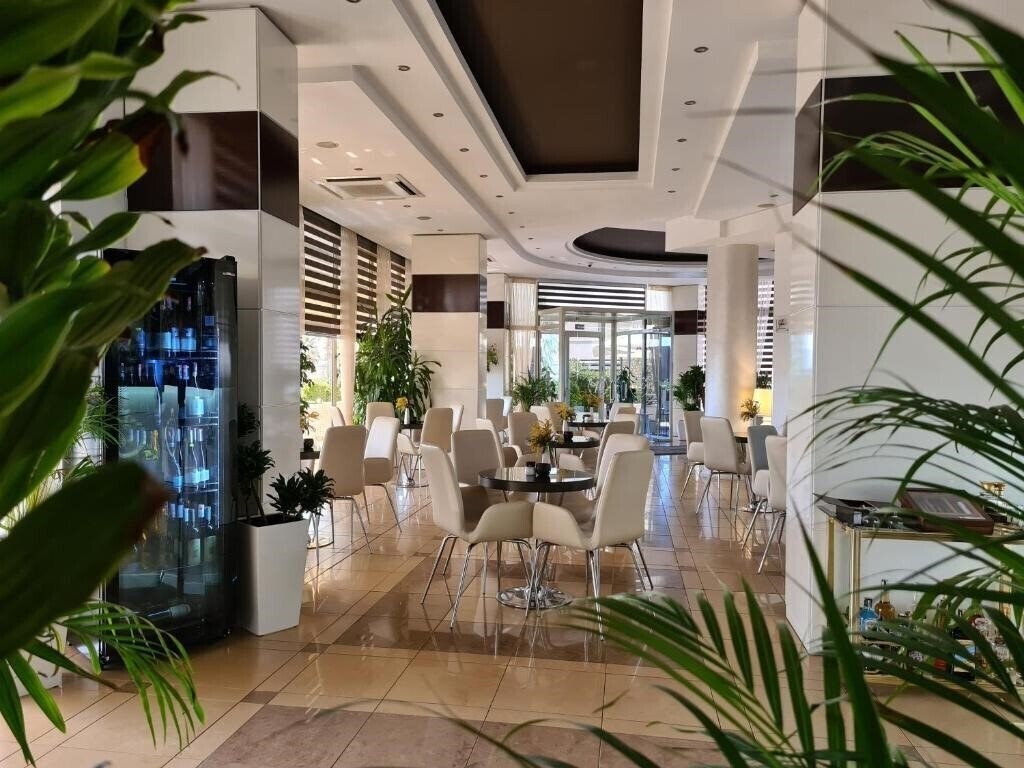 Апартаменти Hotel Arvi 4*