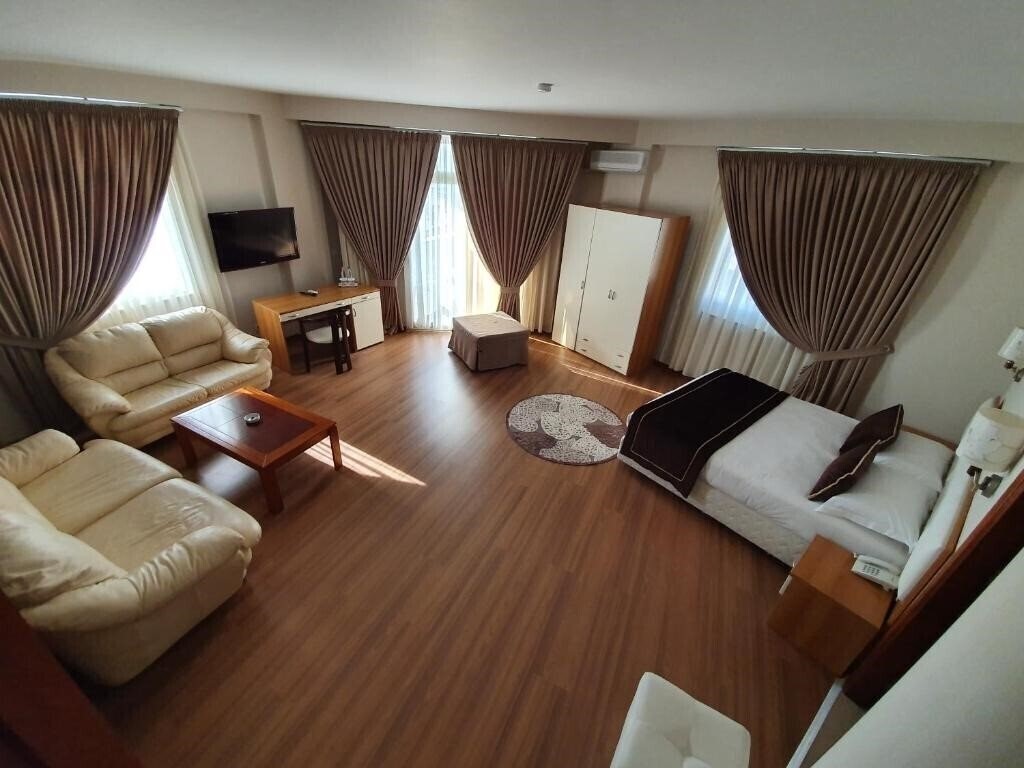 Територія Hotel Arvi 4*