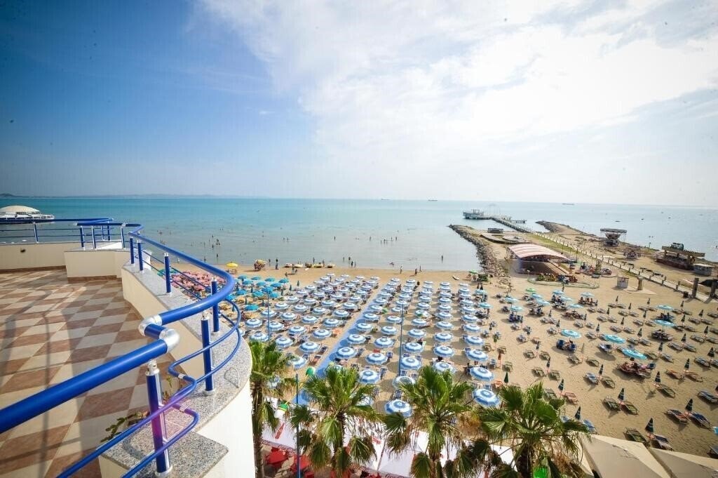 Территория Hotel Iliria International (ex. Ilira Internacional ) 4*