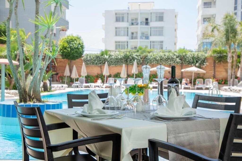 Фотографія Hotel Dyrrah 4*