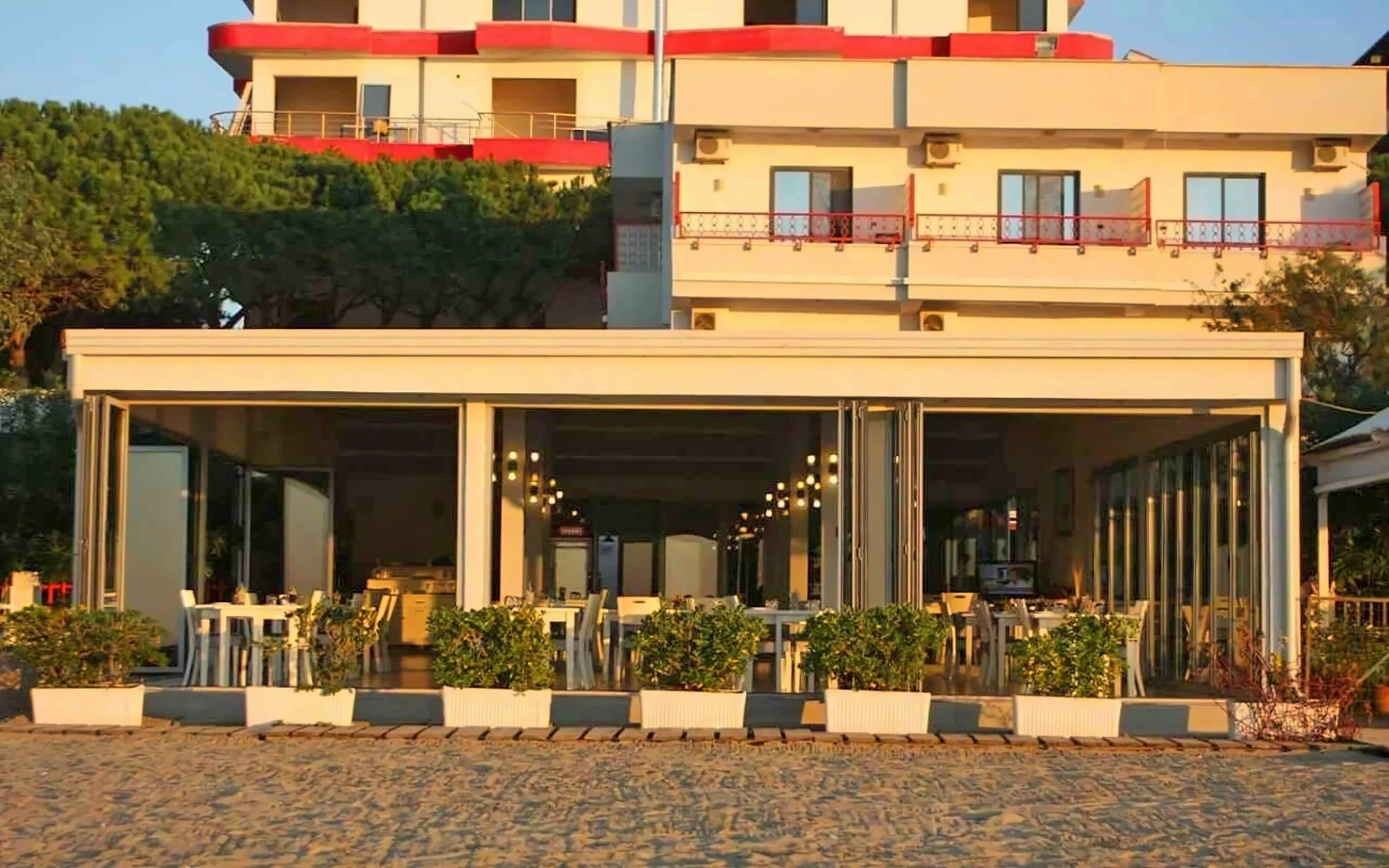 Отель Aler Hotel Durres 3*