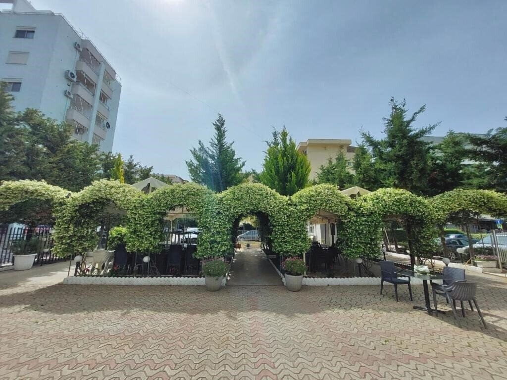 Територія Grand Hotel Durres (ex. Grand) 3*