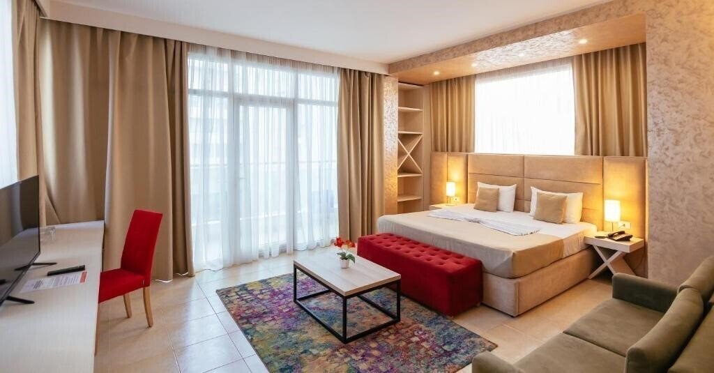 Отель Horizont Hotel 4*