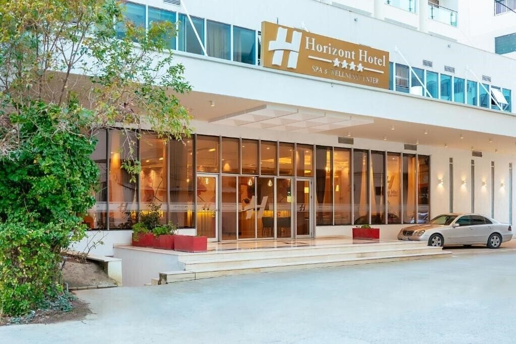 Отель Horizont Hotel 4*