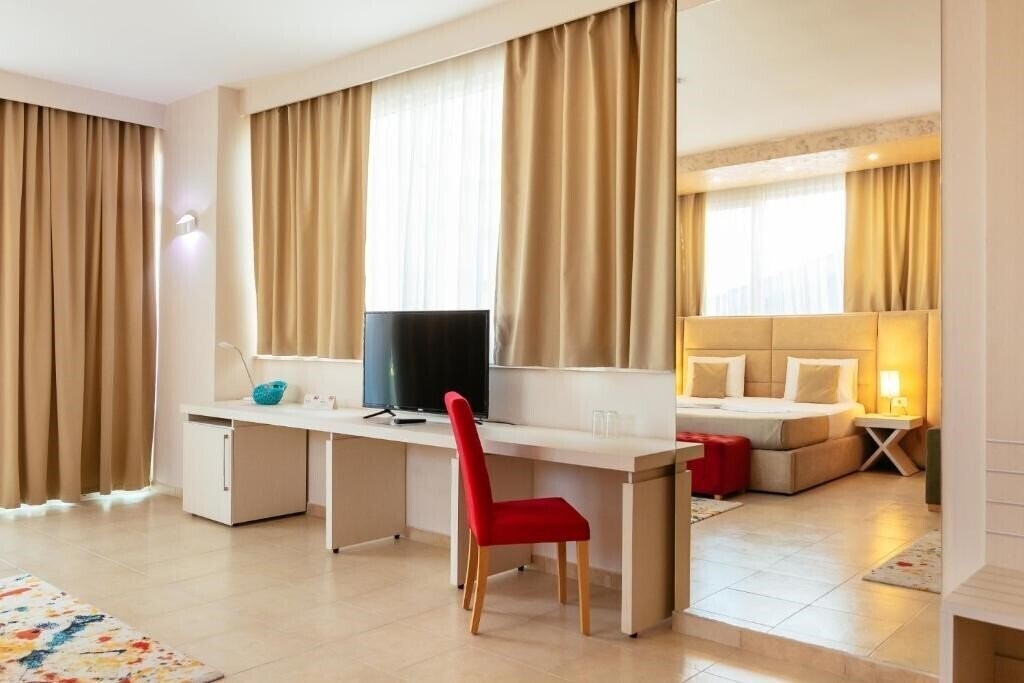 Территория Horizont Hotel 4*