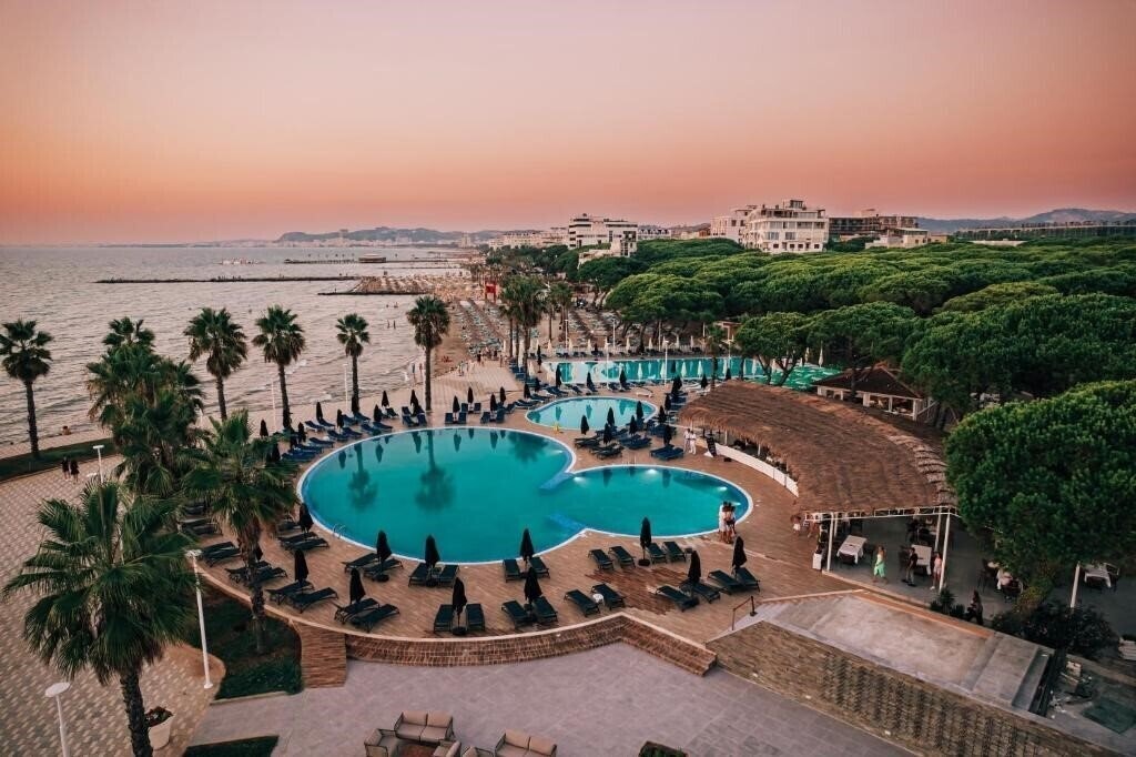 Отель Prestige Resort 5*