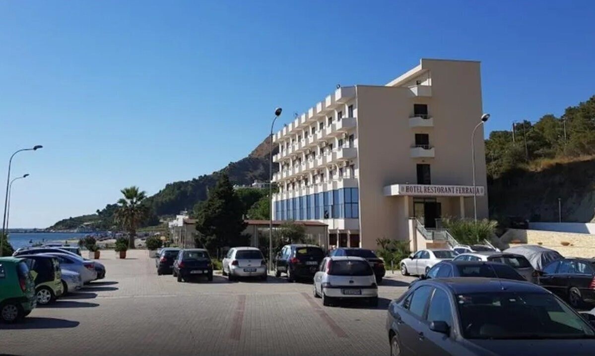 Отель Hotel Ferrara 3*