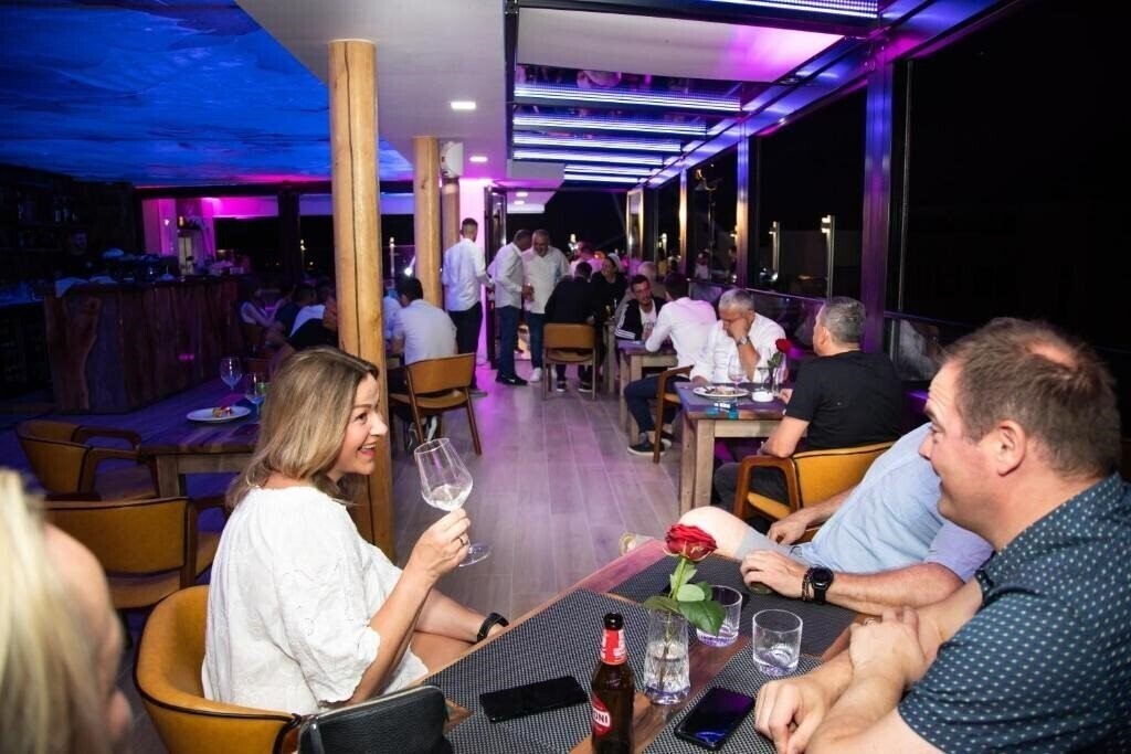 Картинка Vila One Beach Hotel 4*