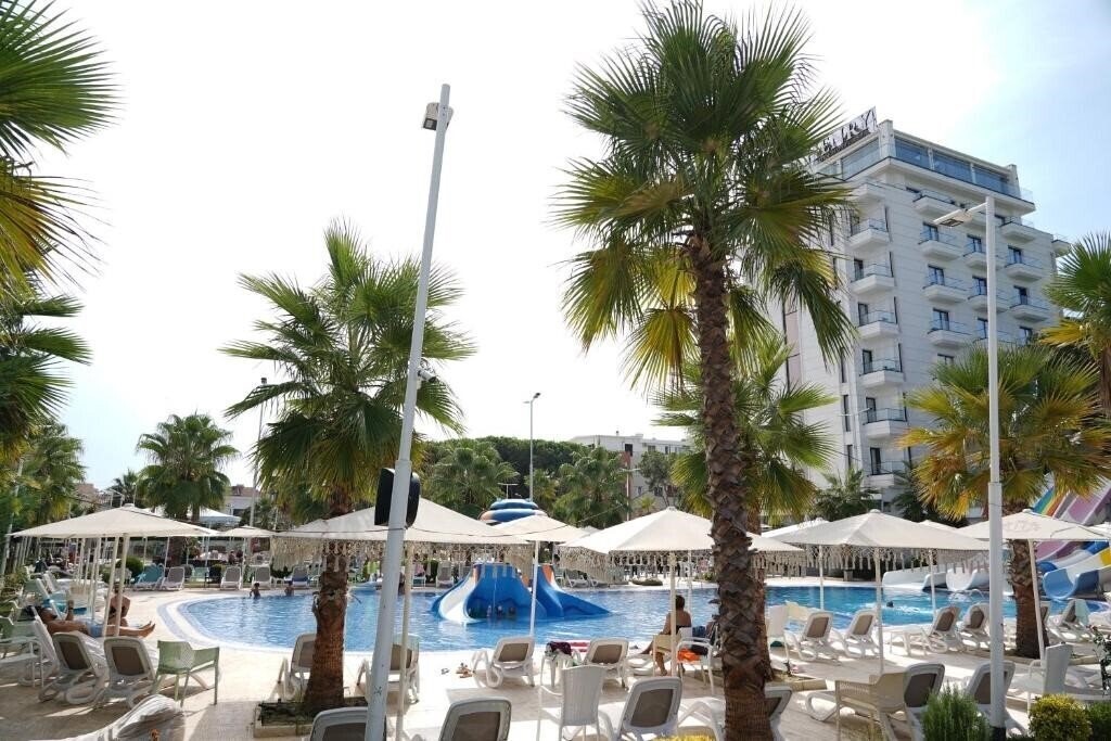 Апартаменты Henry Resort & Spa 5*