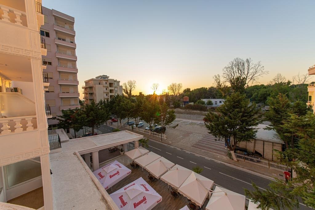 Апартаменти Esal 4*