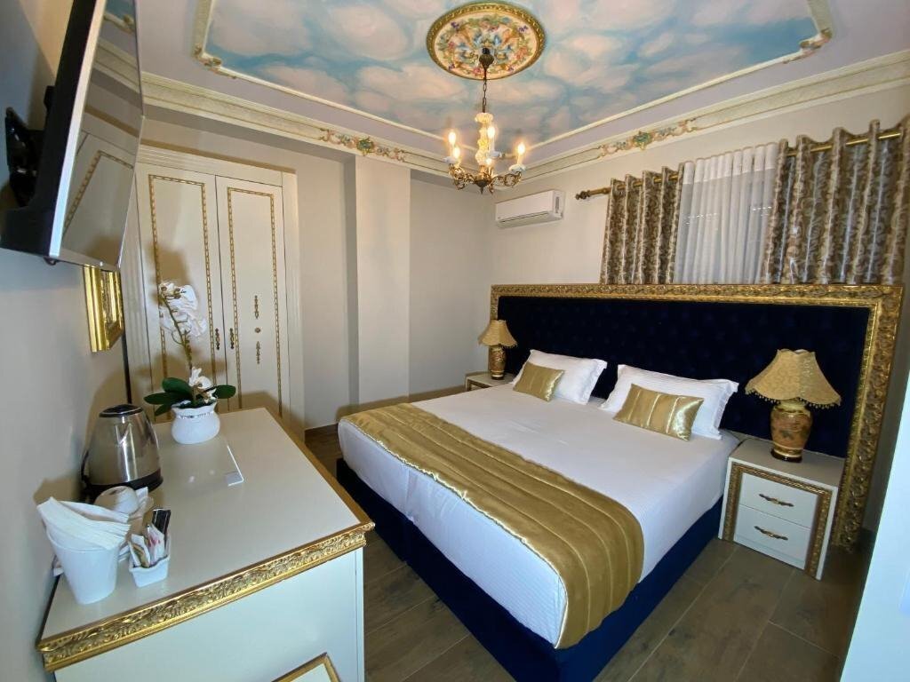 Вид Empire Hotel 4*