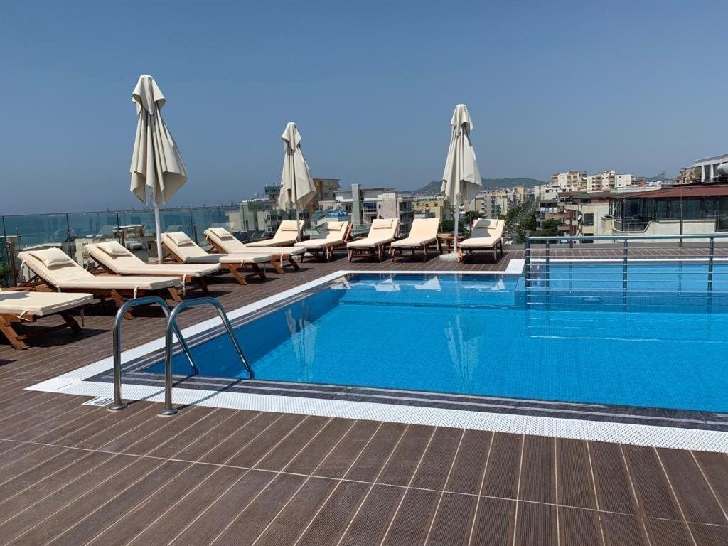 Фото Empire Hotel 4*