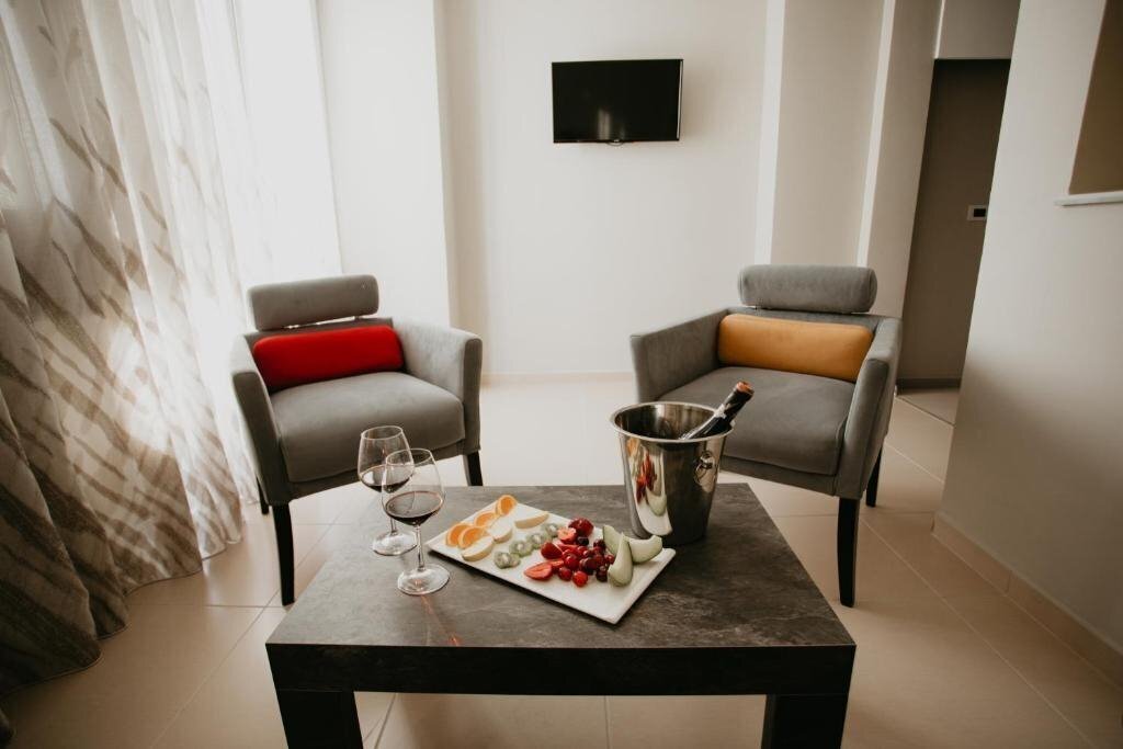 Территория Hotel Miki 4*