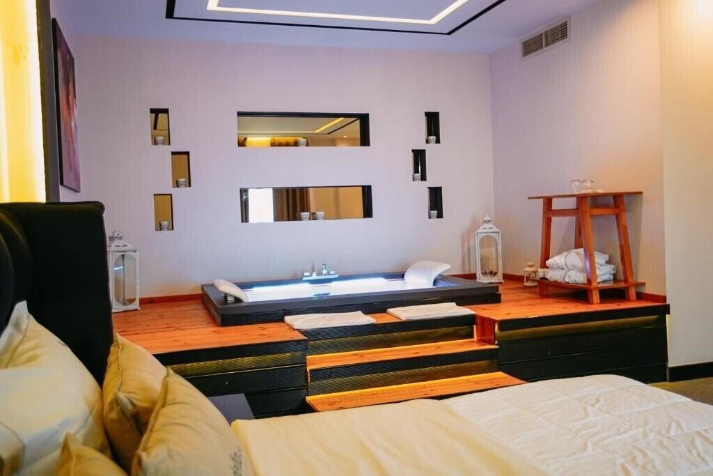 Территория Hotel Delta Premium & Events (ex. Delta Hotel & Events) 4*