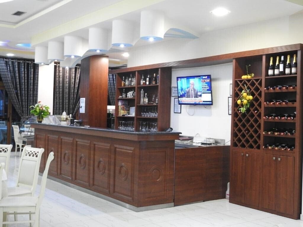 Фотография Hotel 3 Vellezerit 4*