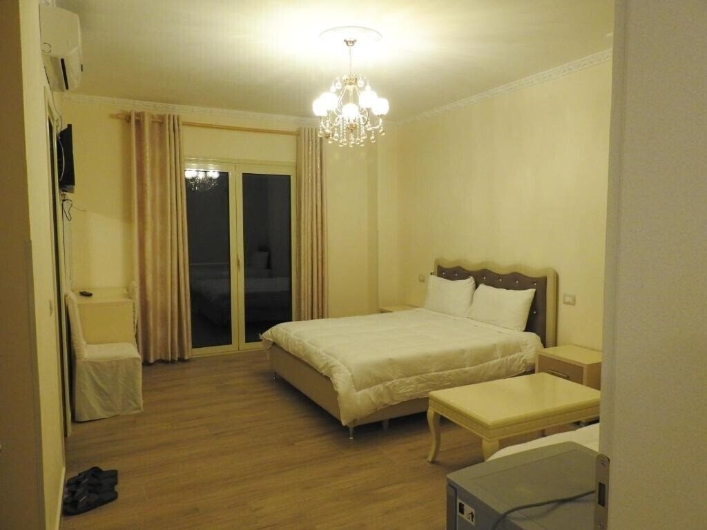Панорама Hotel 3 Vellezerit 4*