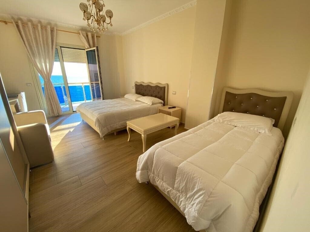 Картинка Hotel 3 Vellezerit 4*