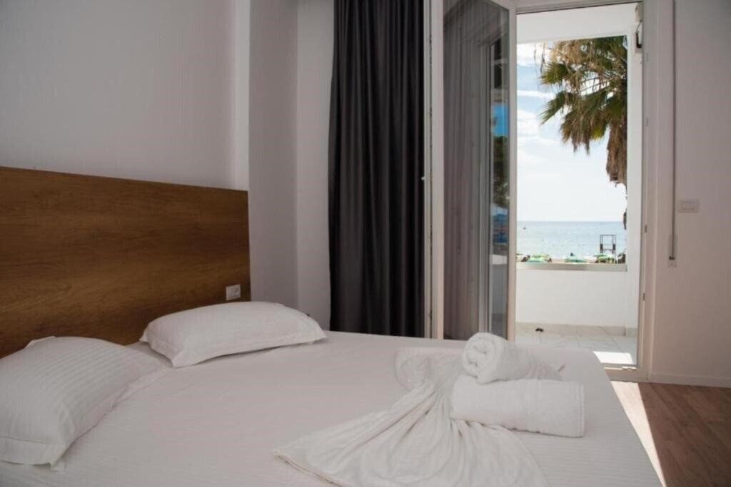 Панорама Hotel Besani 3*