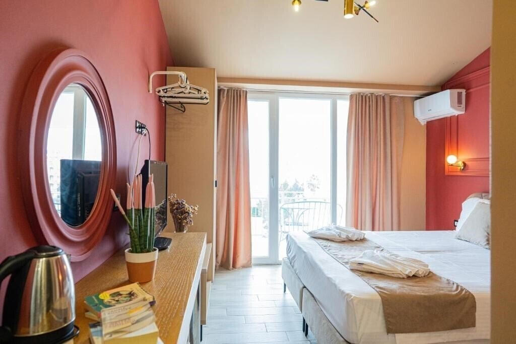 Вид Garden Palace (ex. Garden Palace Hotel Golem) 4*