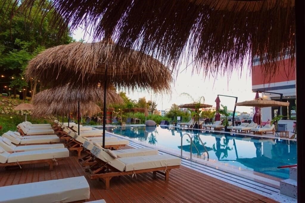 Отель Olivia'S Hill Resort 4*