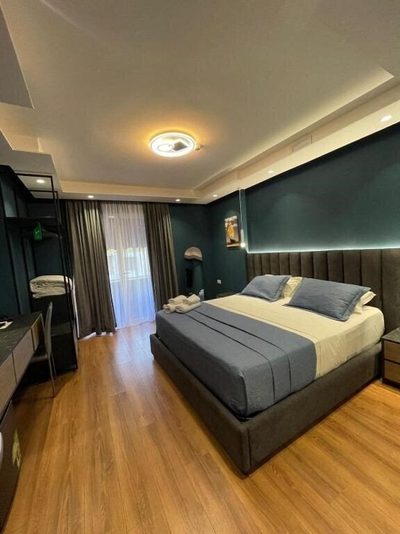 Апартаменти Peaky Hotel (ex. Ergis Hotel, Ergi's Hotel) 4*