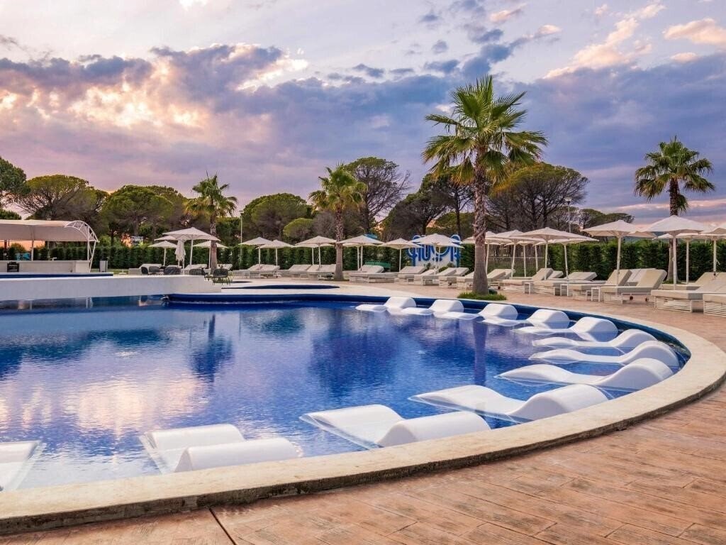 Изображение Movenpick Hotel Lalez 4*