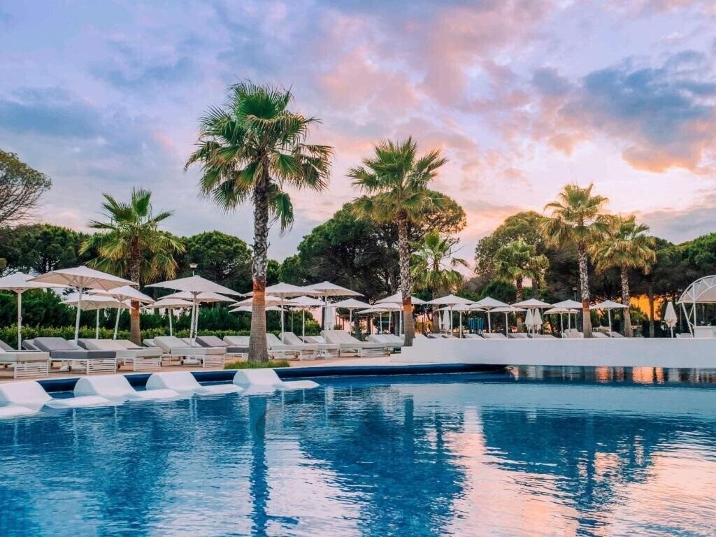 Панорама Movenpick Hotel Lalez 4*