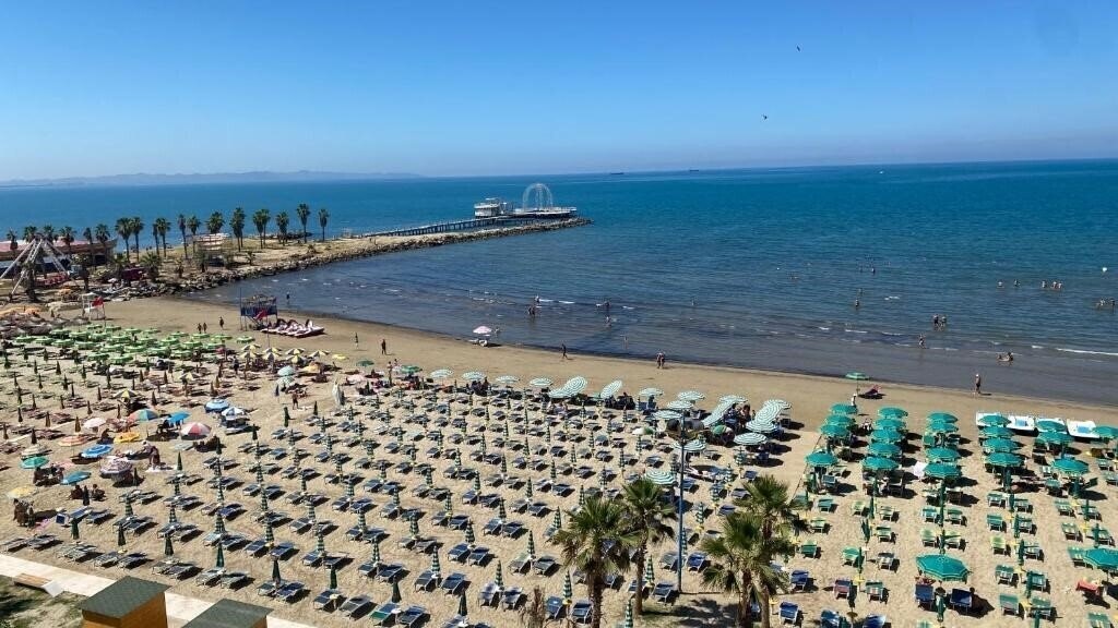 Панорама Wave Beachfront Apartments 3*