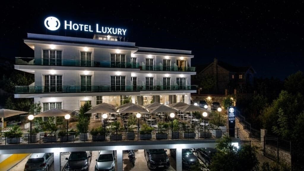 Отель Luxury 4*