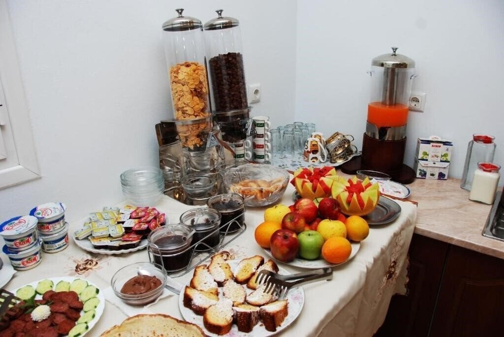 Апартаменты Hotel Chris 2*