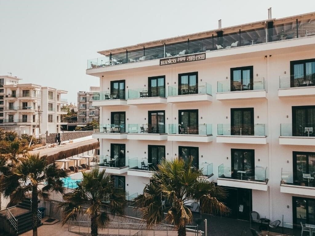 Отель Bianco Hotel 4*