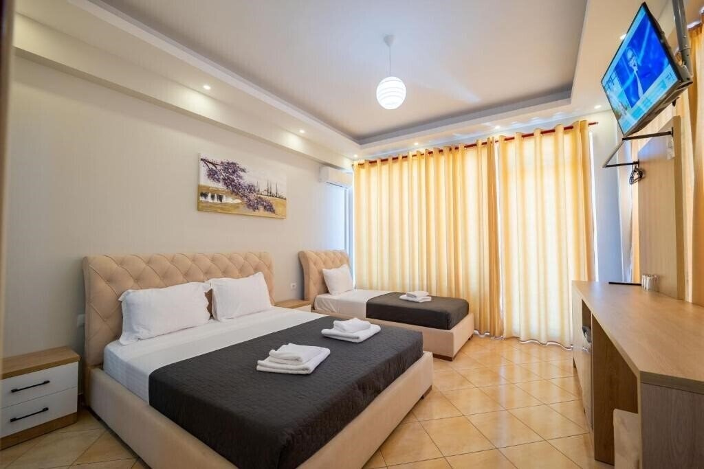 Территория Hotel Milo 3*