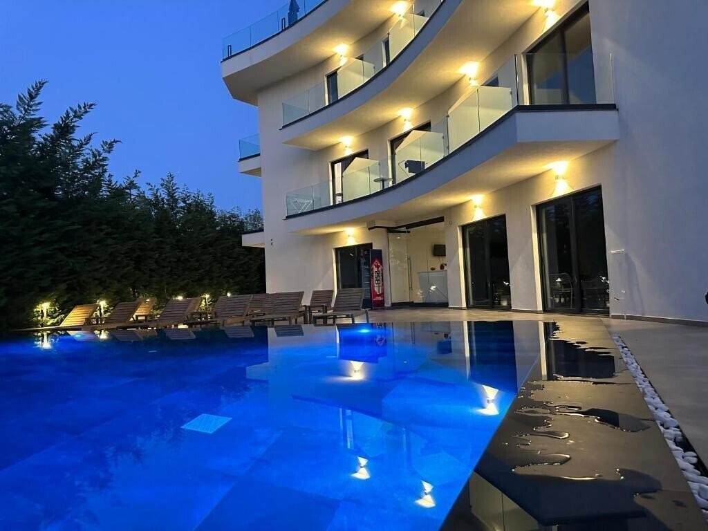 Отель Hotel Blue Eye 4*