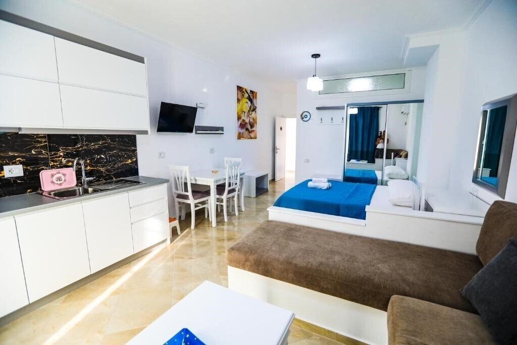 Вид Vila Enxhi 3*