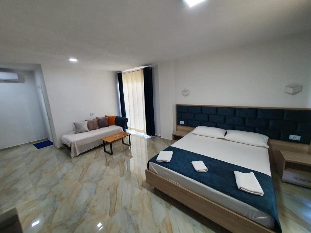 Фотографія Hotel Eksamilia 3*