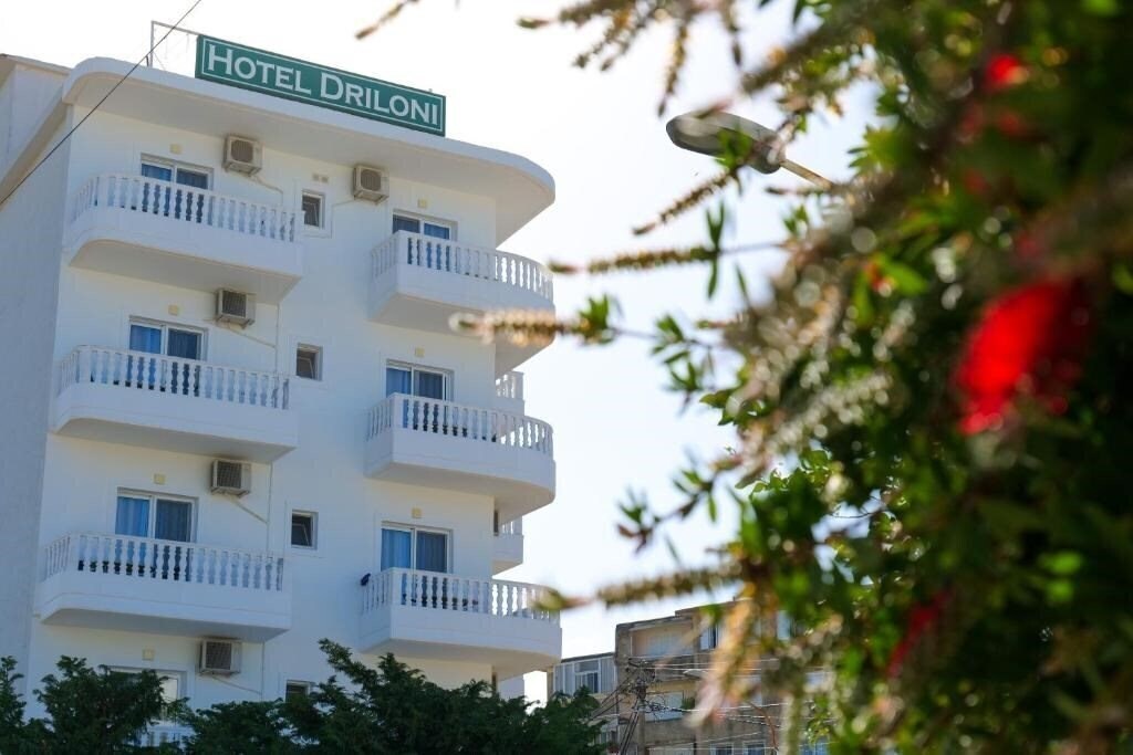 Отель Hotel Driloni Ksamil 3*