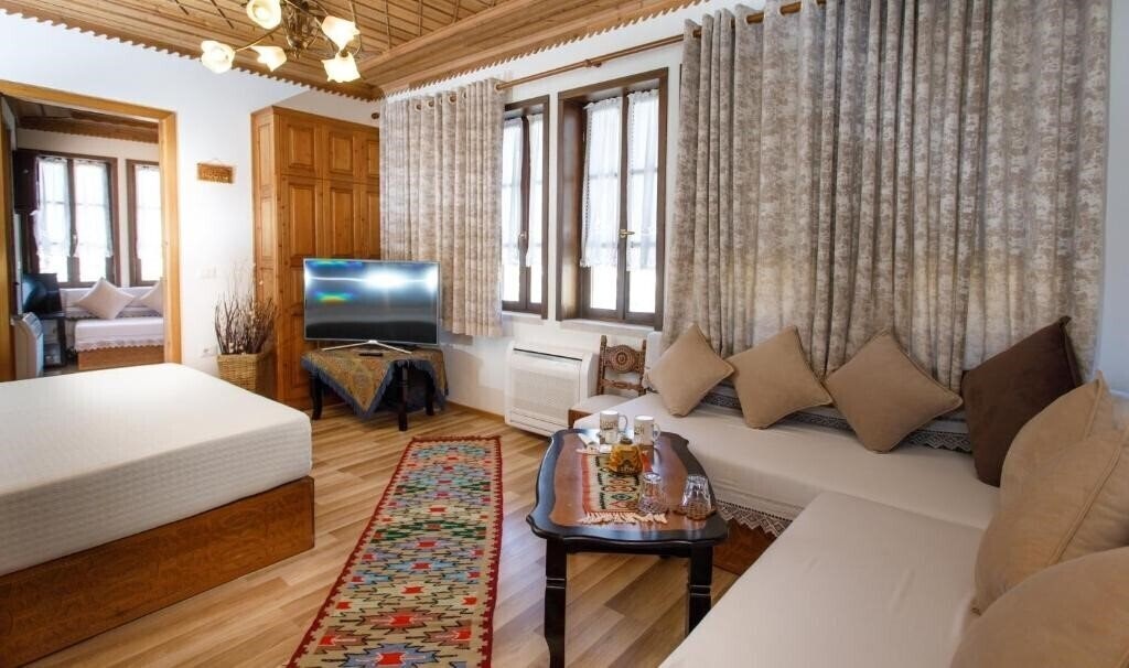 Вид Hotel Kodra 3*