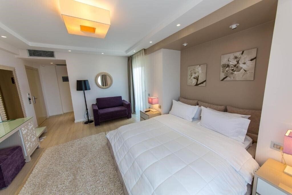 Апартаменти Demi 4*