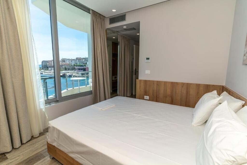 Апартаменты Hotel Titania 3*