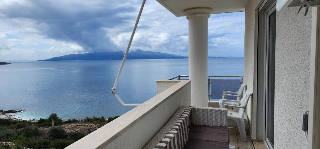 Отель White Residence Luxury Apartments (ex. White Residence Apartments) 4*