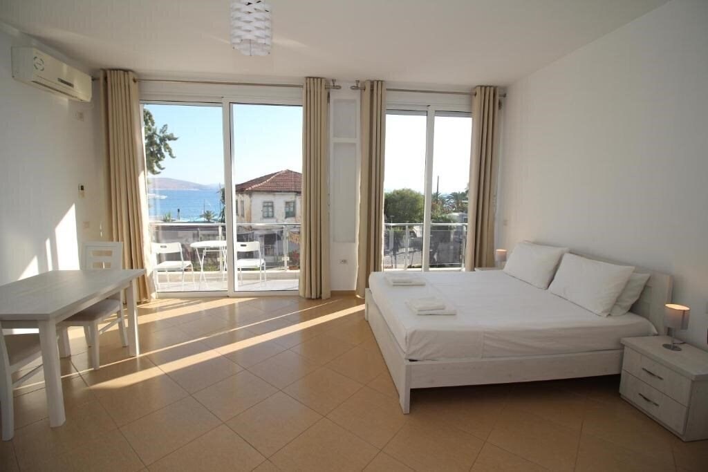 Готель Kristina Suites 3*