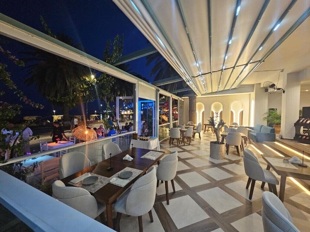 Панорама Pini 3*