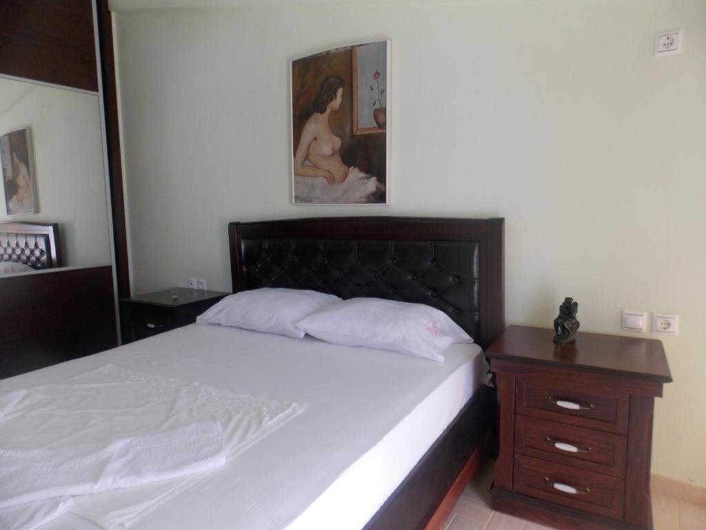 Територія Damian Saranda Hotel 3*