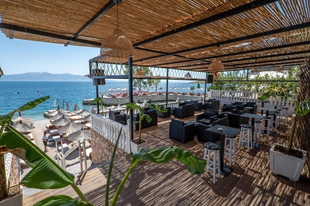 Територія Hotel Kompleks Joni (ex. Hotel Kompleksi Jon, Hotel Joni Kompleks) 3*