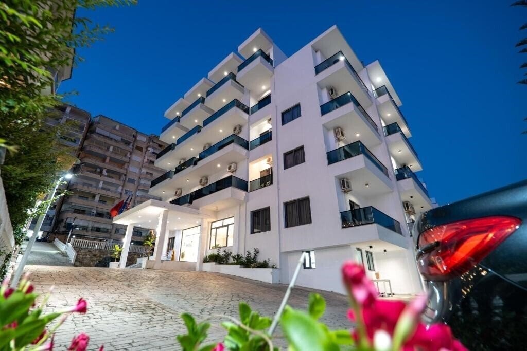 Готель Hotel Kompleks Joni (ex. Hotel Kompleksi Jon, Hotel Joni Kompleks) 3*